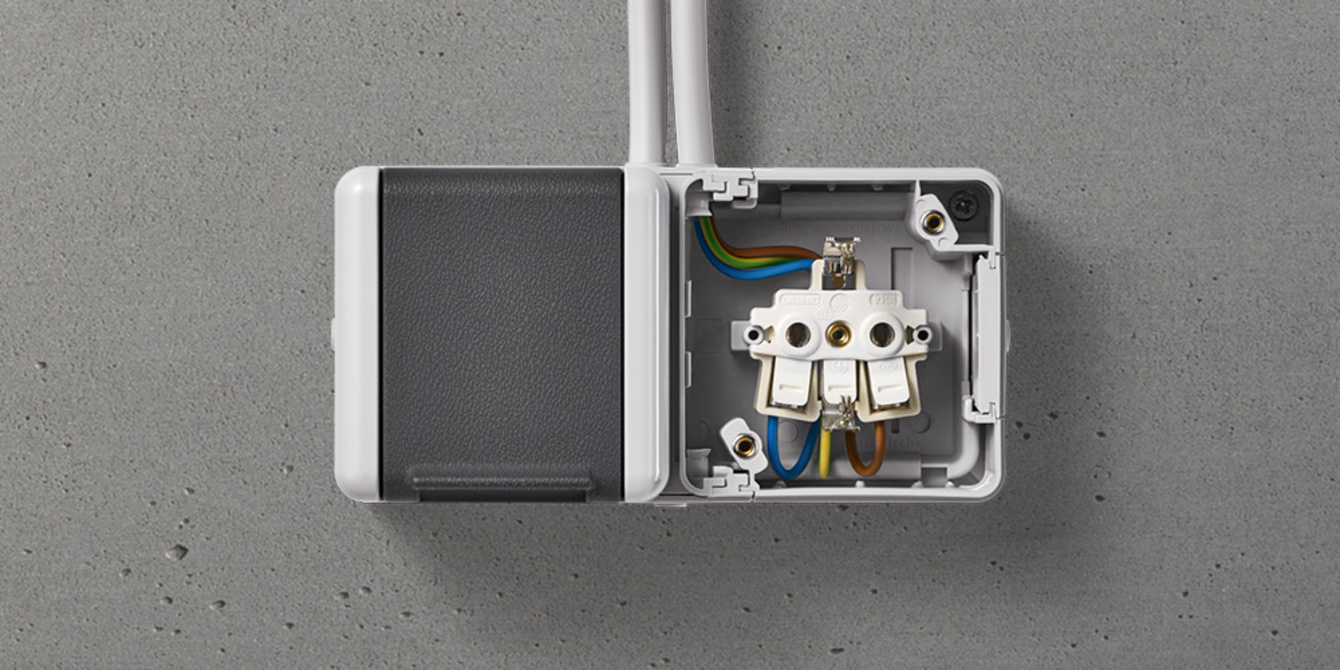 Doppelsteckdose mit Trennsteg bei Elektrotechnik Barth in Ebern